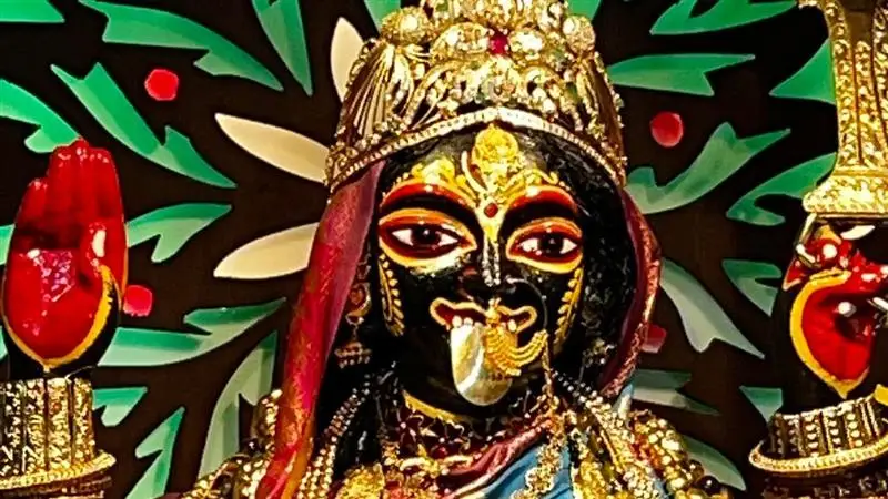 Kali Pujo Bengali Wishes On Amabasya Tithi: অমাবস্যার নিশিকালের তিথিতে দেবী কালীর পুজো শুরু হওয়ার আগে বাড়িতে বসে সকলকে পাঠিয়ে দিন কালী পুজোর শুভেচ্ছা বার্তা