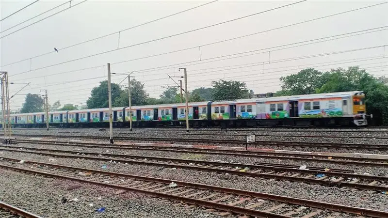 Dev Deepavali Train Movement: বাজা কদমতলা ঘাট ও নিমতলা ঘাট এলাকায় আজ সকাল থেকে দেব দীপাবলির জন সমাগম, চক্র রেল চলাচলে নিয়ন্ত্রণের ঘোষণা পূর্ব রেলের শিয়ালদা ডিভিশনের