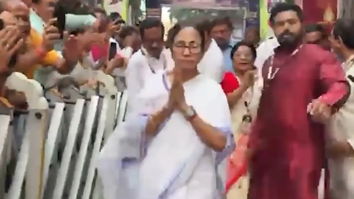 Kali Puja 2025: গিরিশ পার্কে কালীপুজোর উদ্বোধনে মুখ্যমন্ত্রী মমতা বন্দ্যোপাধ্যায়, উঠে এল বহিরাগত প্রসঙ্গ