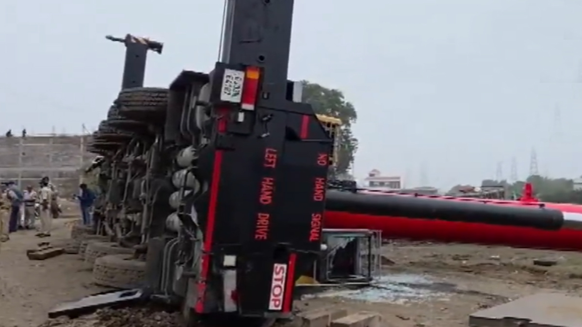Crane Collapse In Madhya Pradesh: চলন্ত ট্রাকের ওপর ক্রেন পড়ে ভয়াবহ দুর্ঘটনা, ঘটনাস্থলেই মৃত্যু ২ জনের, তদন্তে নেমেছে পুলিশ