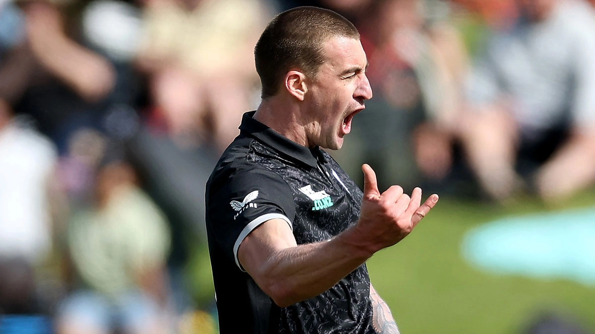 NZ vs ENG 2nd ODI Scorecard: ওয়ানডেতে ফিরেই ঘাতক বোলিং! ব্লেয়ার টিকনারের সুবাদে ইংল্যান্ডকে হারিয়ে ওয়ানডে সিরিজ জয় নিউজিল্যান্ডের