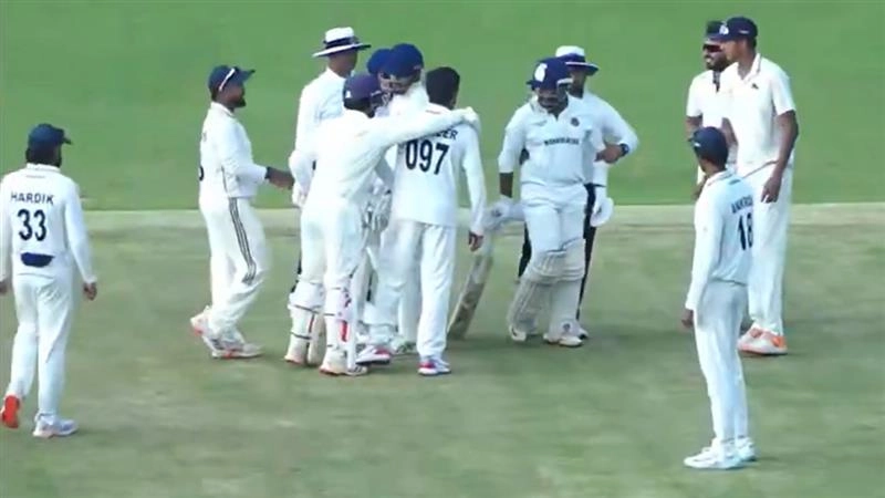 Prithvi Shaw Fight Video: রেগে গিয়ে মুশির খানকে ব্যাট দিয়ে মারতে গেলেন পৃথ্বী শ! দেখুন ভাইরাল ভিডিও