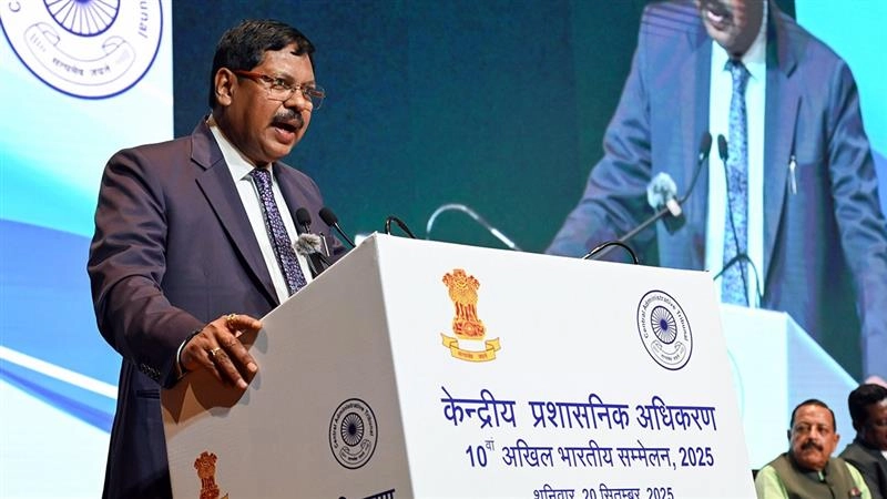 CJI Gavai: জুতো ছোঁড়ার ঘটনায় হতবাক প্রধান বিচারপতি গাভাই