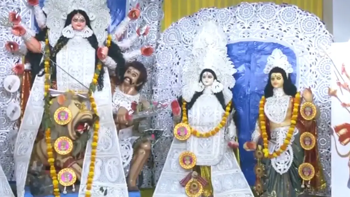 Uttar Pradesh: 'আমেরিকান ট্যারিফ' বধ করছেন মা দুর্গা! দেখুন ভিডিও