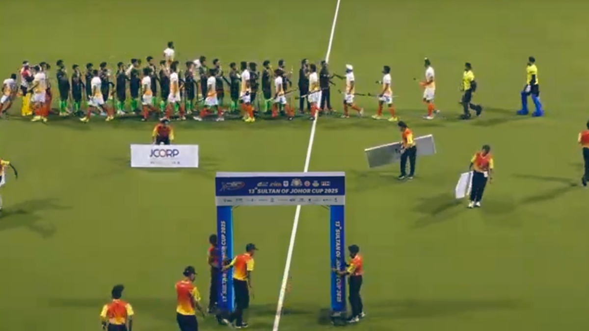 India vs Pakistan Hockey Match: করমর্দন এড়িয়ে হাই ফাইভ, পহেলগাম হামলার পর হকিতে প্রথম ভারত বনাম পাকিস্তান ম্যাচের চমকপ্রদ ফল, হাত মেলালেন দুই দেশের খেলোয়াড়রা