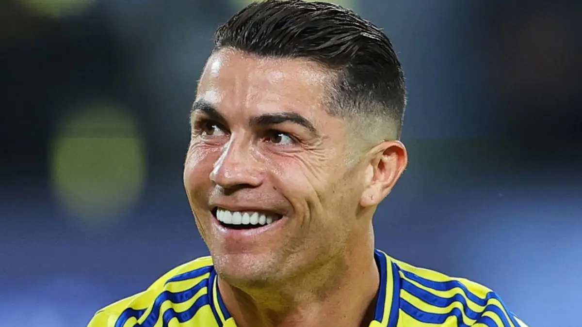 Cristiano Ronaldo: ক্যারিয়ারের শেষ প্রান্তে সৌদি আরবের সঙ্গে বিশাল চুক্তি,  ফুটবলের প্রথম বিলিয়নেয়ার খেলোয়াড় হলেন ক্রিশ্চিয়ানো রোনাল্ডো