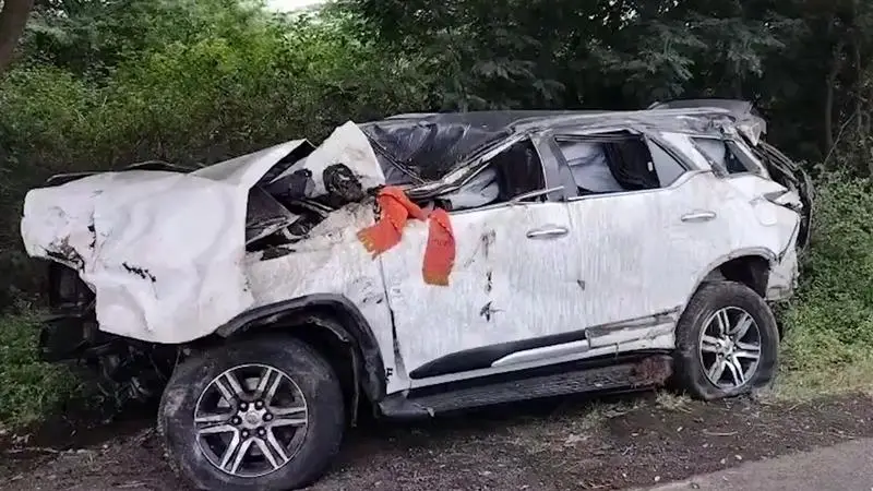 Road Accident: গভীর রাতে পথ দুর্ঘটনায় ৩ জন নিহত, ৪ জন আহত