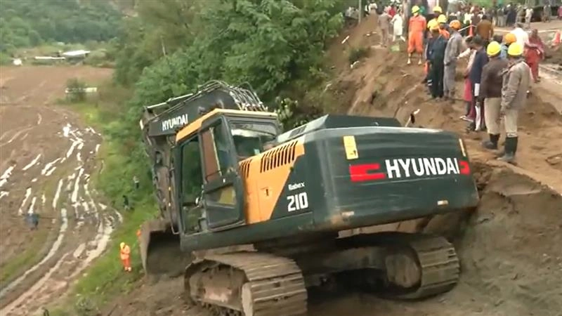 Himachal Landslide: হিমাচলের বিলাসপুরে বাস ধসে মৃতের সংখ্যা বেড়ে ১৮ জন