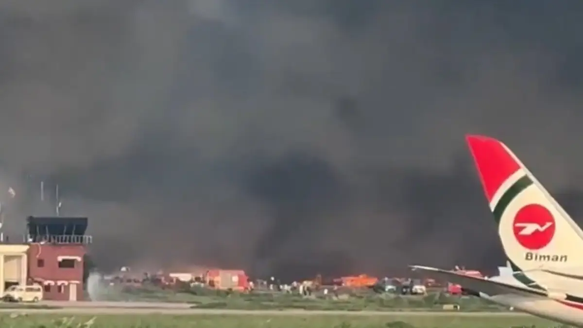 Dhaka Airport Fire: ঢাকা বিমানবন্দরে বিধ্বংসী অগ্নিকাণ্ড, সাময়িক সময়ের জন্য বন্ধ উড়ান পরিষেবা, রয়েছে বিপুল ক্ষয়ক্ষতির আশঙ্কা