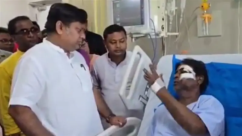 Sukanta Meets BJP MP Khagen Murmu: শিলিগুড়ির হাসপাতালে চিকিৎসাধীন বিজেপি সাংসদ খগেন মুর্মুর সঙ্গে দেখা করলেন সুকান্ত, নিলেন শরীরের খোঁজ