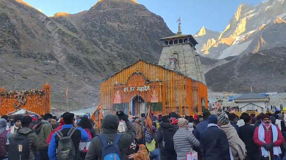 Kedarnath Dham: কেদারনাথ ধামের দরজা বন্ধ হওয়ার আগে ভক্তদের বিশাল ভিড়