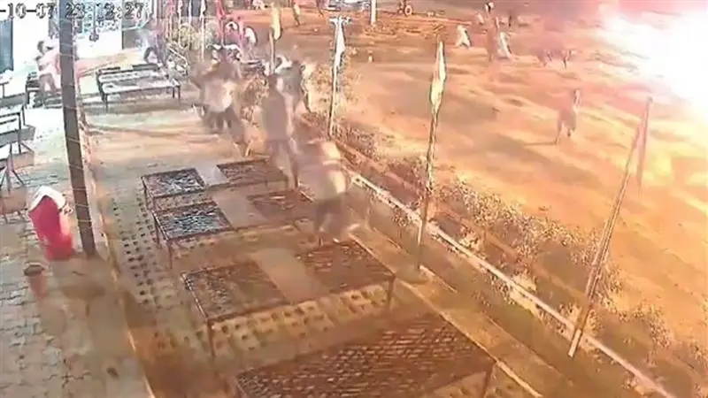 Rajasthan Gas Truck-Tankar Accident: সিলিন্ডারের গাড়িতে আগুন লেগে বিস্ফোরণ, প্রাণ ভয়ে ছুটছে জনগণ; সামনে এল জয়পুর-আজমের জাতীয় সড়কের দুর্ঘটনার ছবি