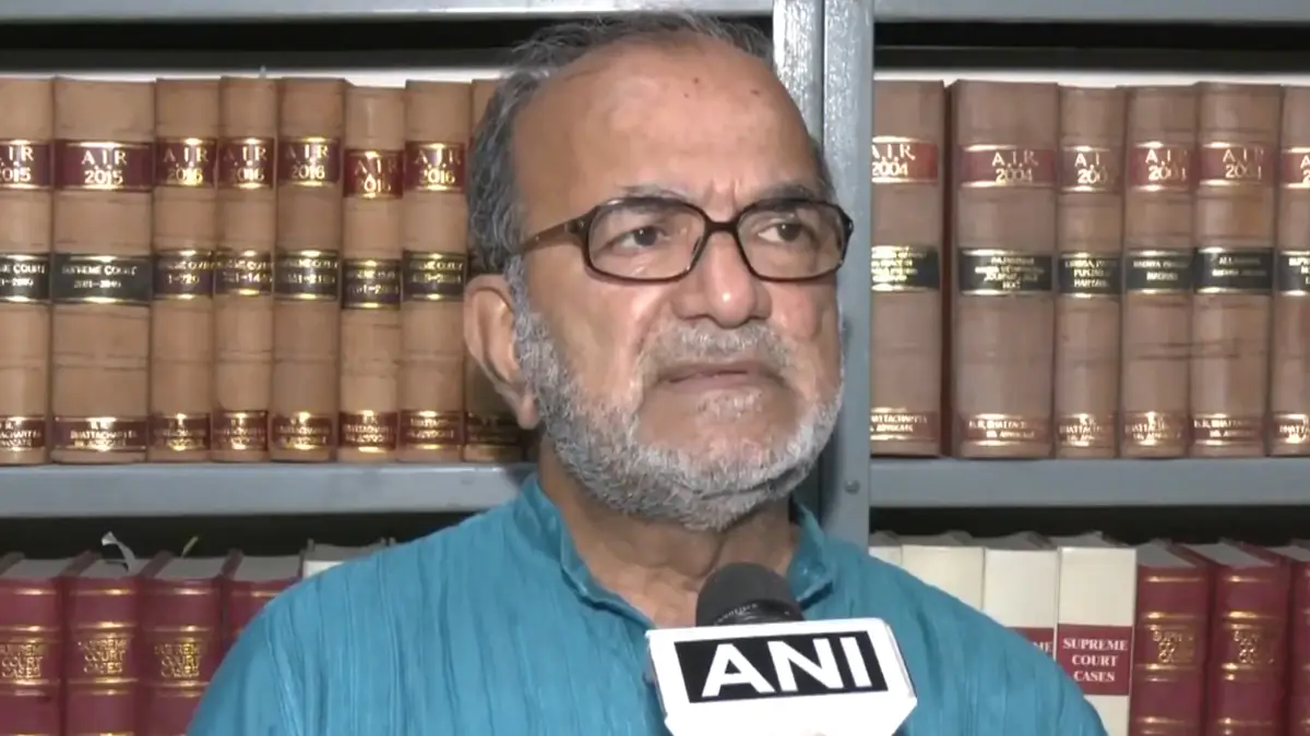 Bikash Ranjan Bhattacharyya On SIR: নির্বাচন কমিশনের প্রতিটি পদক্ষেপই অত্যন্ত সন্দেহজনক, এসআইআর নিয়ে মন্তব্য বিকাশরঞ্জন ভট্টাচার্যের