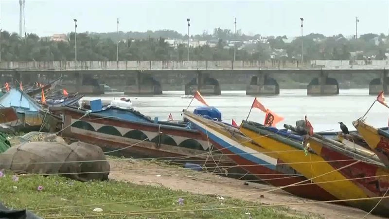 Cyclone Montha: ঘূর্ণিঝড় মন্থার প্রভাবে সমুদ্র উত্তাল, মাছ ধরার নৌকাগুলি নোঙর করা