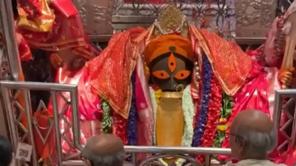 CM Mamata Banerjee: নবমী রাতে কালীঘাটে পুজো দিলেন মুখ্যমন্ত্রী মমতা বন্দ্যোপাধ্যায়, দেখুন ভিডিয়ো