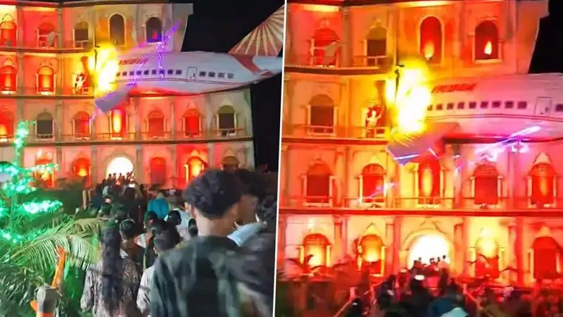 Air India Plane Crash Theme In Durga Puja: 'আহমেদাবাদ বিমান দুর্ঘটনার থিম কেন'? হুগলির দুর্গা পুজোর প্যান্ডাল নিয়ে সমালোচনার ঝড়
