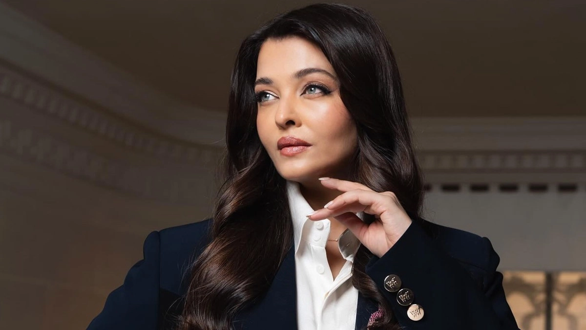 Aishwarya Rai Bachchan: জন্মদিনের আগে রাজকীয় লুকে ধরা দিলেন ঐশ্বর্য, রাইয়ের লুকে মুগ্ধ অনুরাগীরা