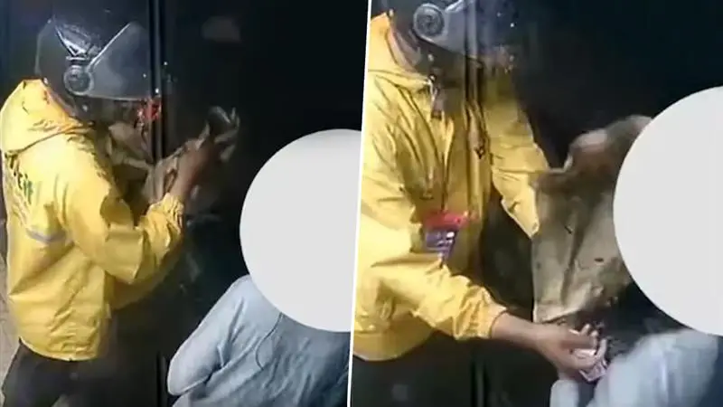 Blinkit Delivery Agent: ডেলিভারি দিতে এসে তরুণীকে অশ্লীলভাবে স্পর্শ, অভিযুক্তকে বরখাস্ত করল 'ব্লিঙ্কিট'