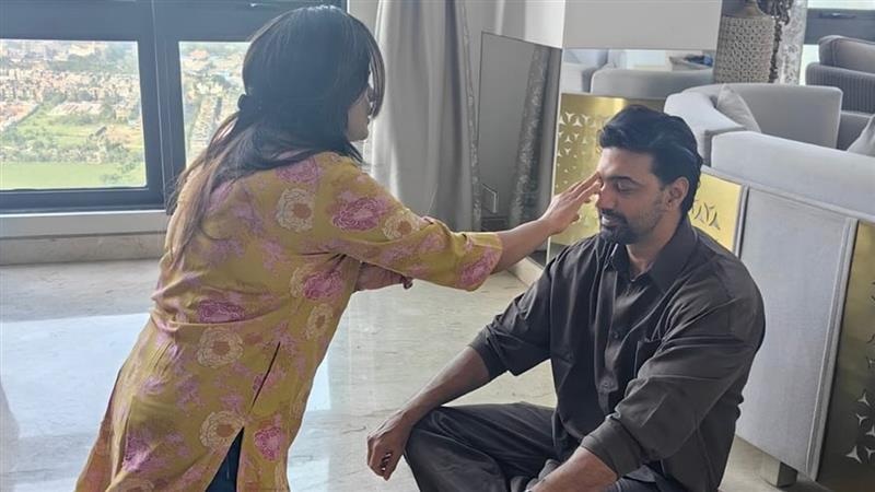 Bhai Phota 2025: ভাই ফোঁটা নিলেন দেব, দেখুন