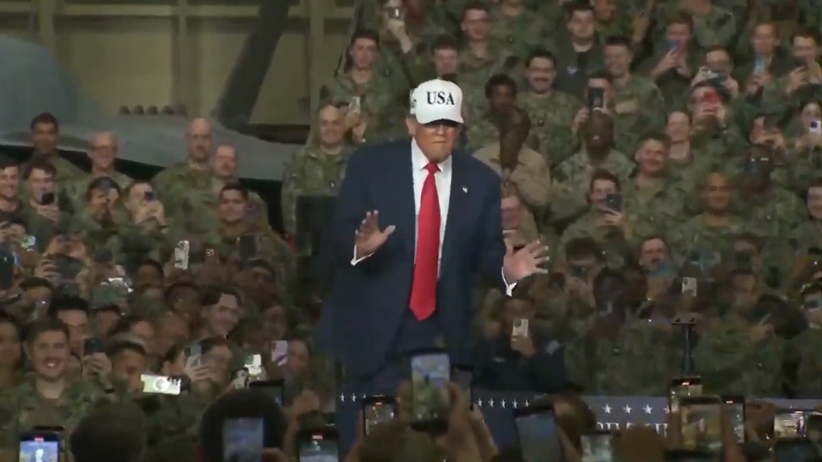 Donald Trump Video: ডোনাল্ড ট্রাম্পের নাচ, এবার জাপান মাতিয়ে দিলেন মার্কিন প্রেসিডেন্ট