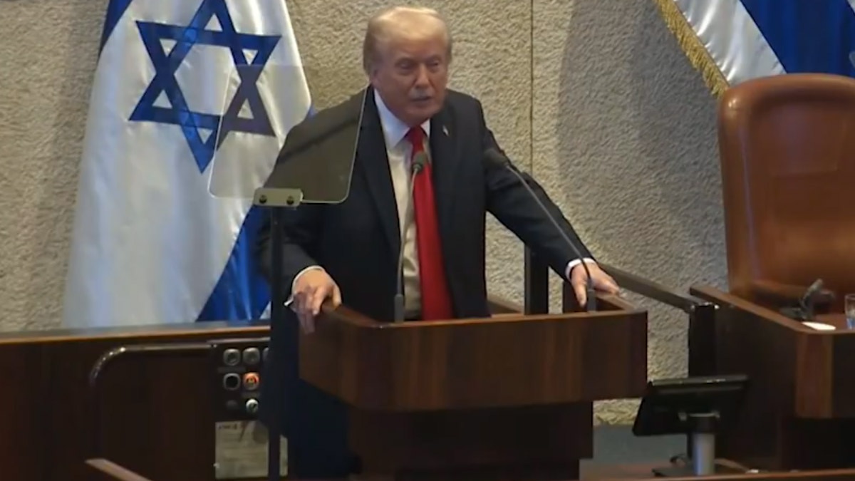 Israeli Lawmakers Expelled After Disrupting Trump Speech:  ট্রাম্পই 'ঈশ্বর' ইজরায়েলে? মার্কিন প্রেসিডেন্টের বক্তৃতায় বাধা, ২ সাংসদকে গলা ধাক্কা দিয়ে পার্লামেন্ট থেকে বের করে দেওয়া হল, দেখুন ভিডিয়ো