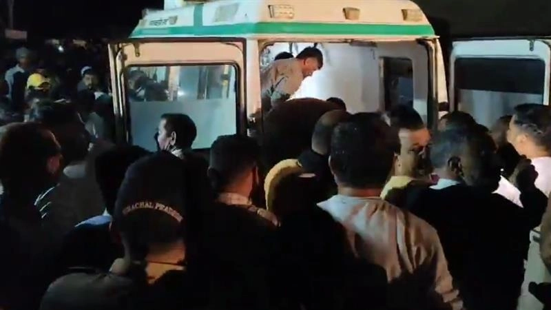 Himachal Pradesh Horrific Accident: হিমাচল প্রদেশে বাসের উপর ভেঙে পড়ল পাহাড়, ধস নামতেই মৃত্য়ু মিছিল, দেখুন শিউরে ওঠা ভিডিয়ো