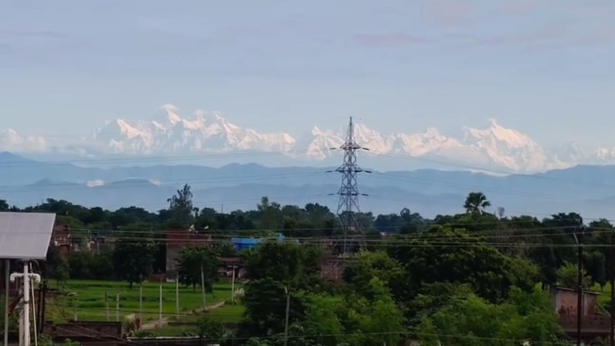 Viral Video Of Himalayas: বিহার থেকে দেখা যাচ্ছে হিমালয়? সোনার মত চকচক করছে বিশ্বের সবচেয়ে উঁচু পর্বত চূড়া, দেখুন ভাইরাল ভিডিয়ো