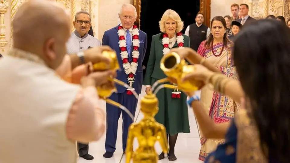 King Charles-Queen Camilla Visited BAPS Temple: স্বামী নারায়ণ মন্দিরে হাজির ব্রিটেনের রাজা, রানি, দেখুন
