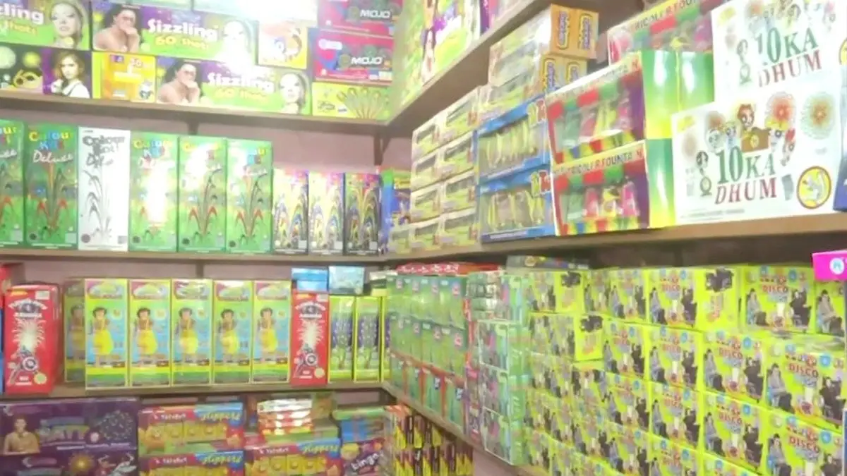 Kolkata Baazi Bazar 2025: ১৪ অক্টোবর থেকে শুরু হচ্ছে কলকাতা বাজি বাজার , শহীদ মিনার, টালা ময়দান, বেহালা এবং ইএম বাইপাস সংলগ্ন কালিকাপুর মাঠে বাজির পসরা নিয়ে বসবে ব্যবসায়ীরা