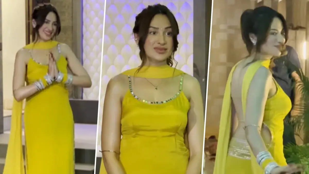 Diwali 2025: পিঠ থেকে কোমর পর্যন্ত উন্মুক্ত, দীপাবলি পার্টিতে 'সেক্সি' পোজ়ে অভিনেত্রী, দেখুন 'হট' ভিডিয়ো