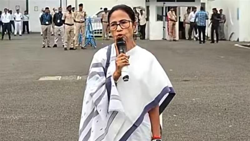 North Bengal Flood: উত্তরবঙ্গের পর্যটকদের নিয়ে উদ্বিগ্ন মুখ্যমন্ত্রী, ৪৫টি বাসে করে ফেরানো হচ্ছে, নিখোঁজ ১, জানালেন মমতা