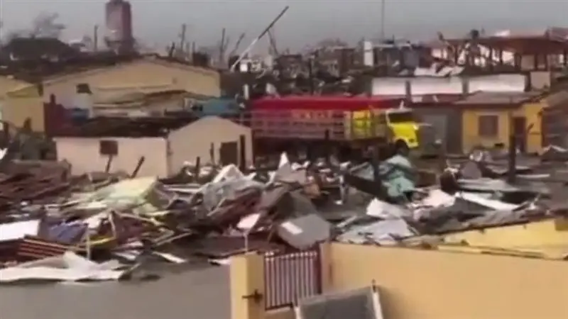 Jamaica Hurricane Melissa Video: মেলিসার ধ্বংসলীলা, ক্যাটাগরি ৫ হারিকেন সব ভেঙেচুরে মাটিতে মিশিয়ে দিল জামাইকায়, দেখুন ধ্বংসের ভিডিয়ো