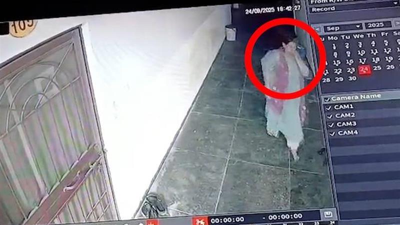 Madhya Pradesh:এবার খোদ পুলিশ অফিসারের বিরুদ্ধে মোবাইল ও ২ লক্ষ টাকা চুরির অভিযোগ, উদ্ধার সিসিটিভি ফুটেজ