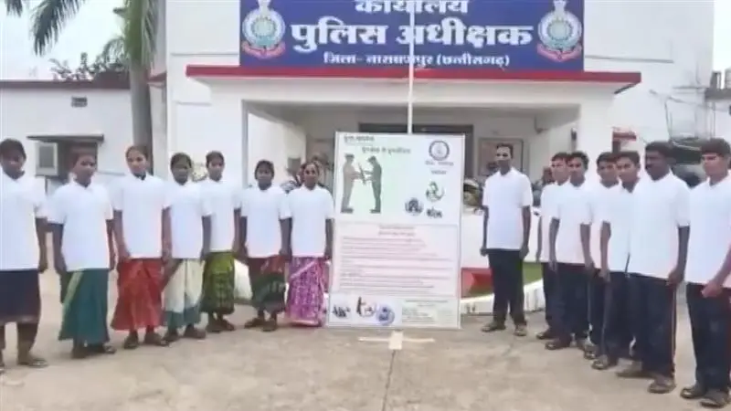 Naxalites Surrendered: মাথার দাম ৭০ লক্ষ, অস্ত্রসস্ত্র সমেত আত্মসমর্পণ ১৬ মাওবাদী নেতার