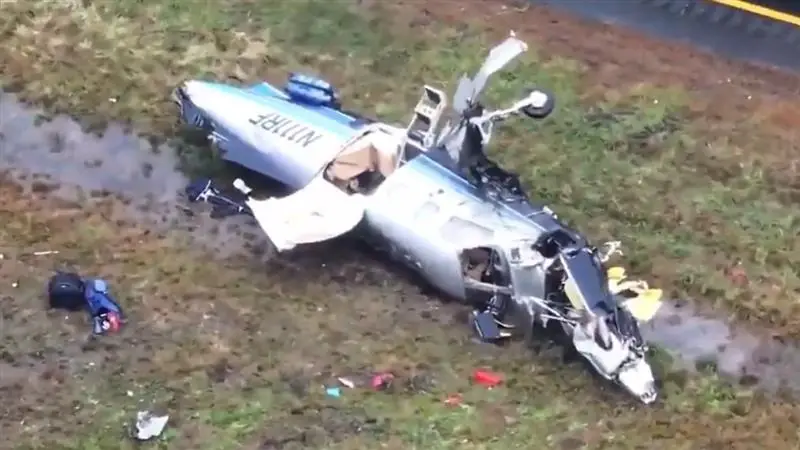 Plane Crash Video: রাস্তার উপর ভেঙে পড়ল বিমান, দাউ দাউ করে জ্বলে ছাই হয়ে গেলেন যাত্রীরা, দেখুন ভাইরাল ভিডিয়ো