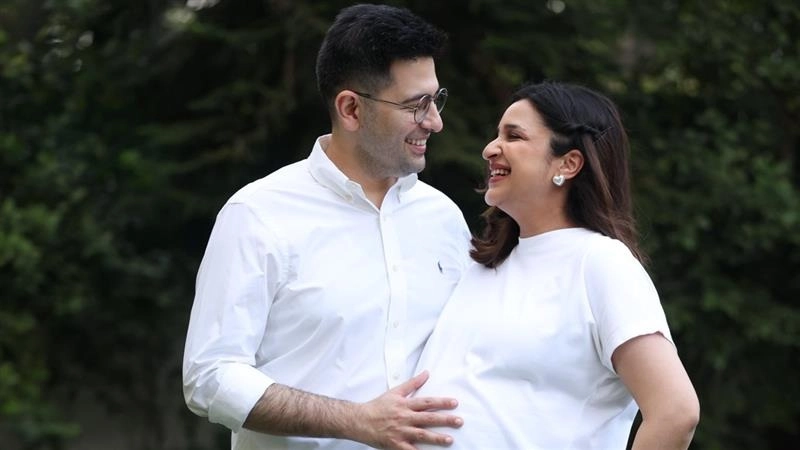 Parineeti Chopra Birthday: প্রেমিকা থেকে স্ত্রী এবং মা, পরিণীতির জন্মদিনে স্ত্রীর বেবি বাম্পের ছবি পোস্ট করে আবেগে ভাসলেন রাঘব চাড্ডা, দেখুন