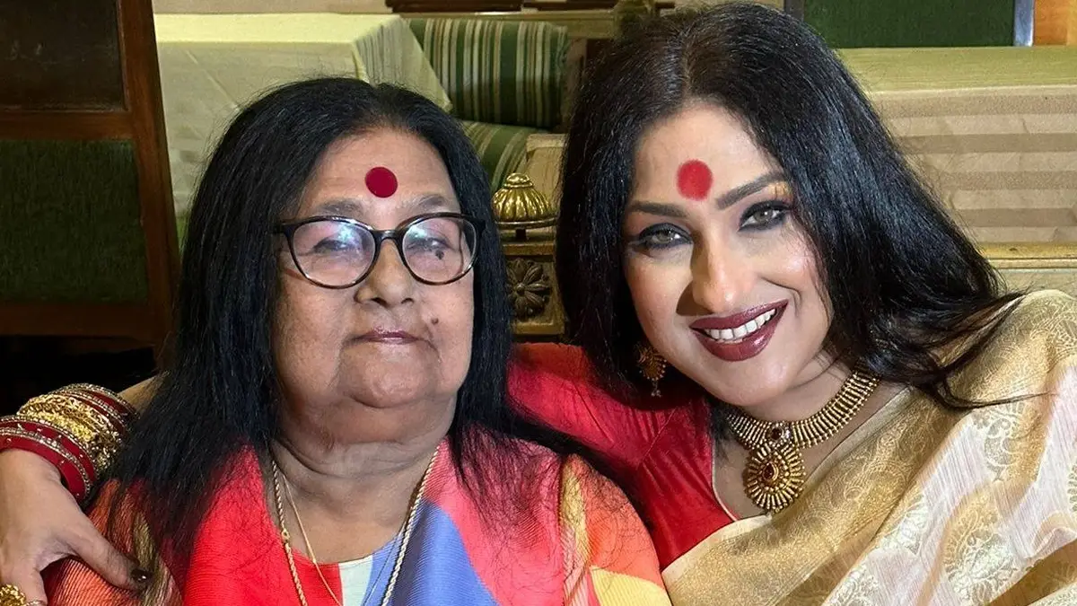 Kojagori Lakshmi Puja 2025: 'আমাদের পরিবারের মা লক্ষ্মী তুমি', কোজাগরী পূর্ণিমায় মায়ের স্মৃতিতে বিভোর ঋতুপর্ণা