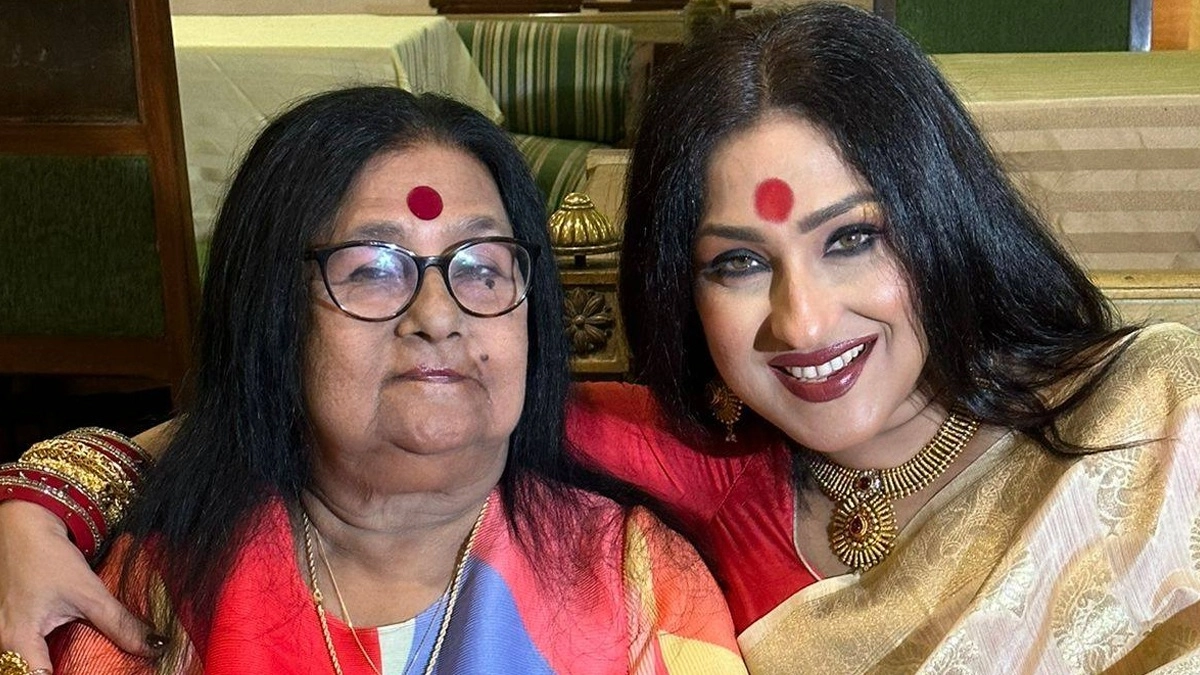 Kojagori Lakshmi Puja 2025: 'আমাদের পরিবারের মা লক্ষ্মী তুমি', কোজাগরী পূর্ণিমায় মায়ের স্মৃতিতে বিভোর ঋতুপর্ণা