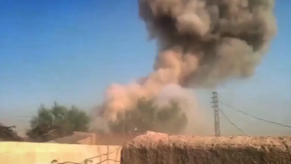 Afghanistan-Pakistan Clash: পাক সেনা ক্যাম্পে শক্তিশালী আত্মঘাতী বিস্ফোরণ, নিহত ৭ পাকিস্তানি, দোহায় শান্তি আলোচনার মাঝে প্রবল অশান্তি, দেখুন ভিডিয়ো