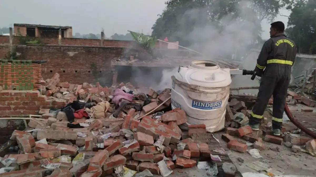 Sultanpur Explosion: সুলতানপুরে আতশবাজির কারখানায় পরপর ১২টি বিস্ফোরণ, আহতের ১২জনের মধ্যে ৫ জনের অবস্থা আশঙ্কাজনক