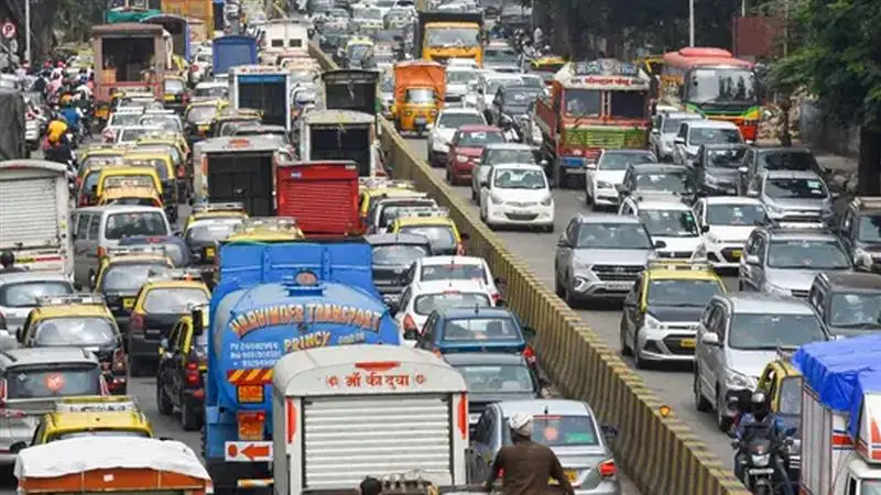 Maharashtra Traffic Jam: ১২ ঘণ্টা ধরে যানজট, জল, খাবার ছাড়া জ্যামে আটকে ৫০০ পড়ুয়া