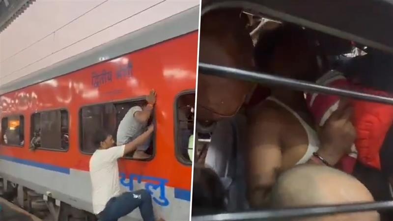 Viral Video: জানলা ভেঙে ট্রেনে উঠে পড়ছেন যাত্রীরা, ভাইরাল ভিডিয়ো