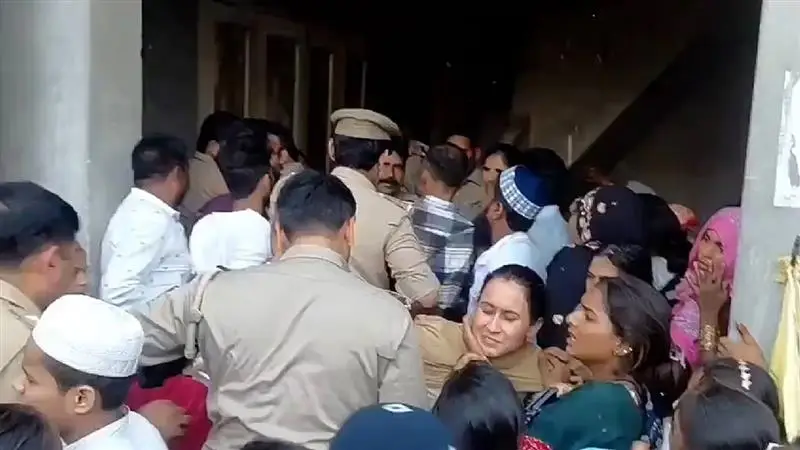 UP Horror: মসজিদে রক্তারক্তি, উদ্ধার ইমামের স্ত্রী ও ২ কন্যাসন্তানের দেহ