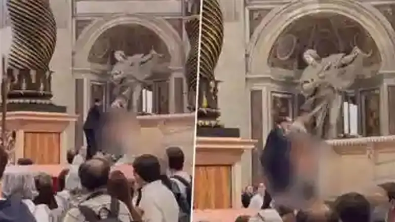 Viral Video: ভ্যাটিকান সিটিতে ভক্তদের সামনে স্বীকারোক্তির বেদিতে প্রস্রাব করলেন এক ব্যক্তি, নিরাপত্তা ব্যবস্থা নিয়ে প্রশ্ন নেট নাগরিকদের (দেখুন ভিডিও)