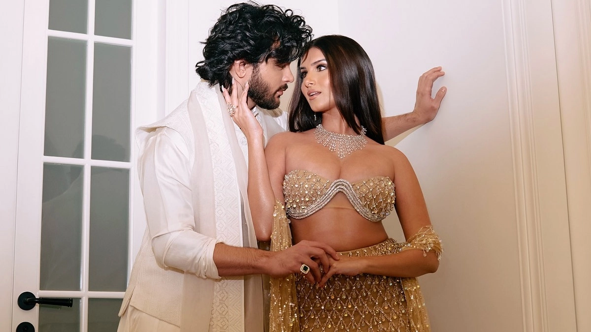 Tara Sutaria-Veer Pahariya: আগুন ঝরালেন তারা, দীপাবলি পার্টিতে প্রেমিকের সঙ্গে উষ্ণতায় মাতলেন নায়িকা দেখুন