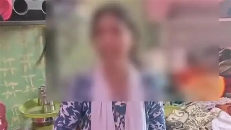 Shocking: অন্য ছেলের সঙ্গে শারীরিক সম্পর্ক? পুত্রবধূর বিরুদ্ধে অভিযোগ তুলে ১০ দিন ধরে.... দেখুন অমানবিক ঘটনার ভিডিয়ো