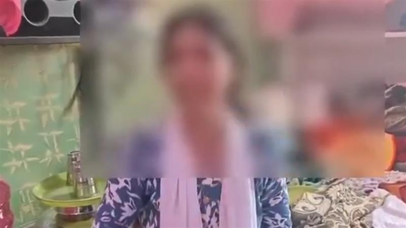 Shocking: অন্য ছেলের সঙ্গে শারীরিক সম্পর্ক? পুত্রবধূর বিরুদ্ধে অভিযোগ তুলে ১০ দিন ধরে.... দেখুন অমানবিক ঘটনার ভিডিয়ো