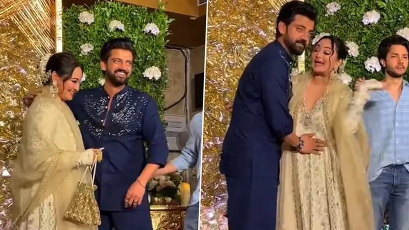 Diwali Party 2025: সোনাক্ষী সিনহার পেটে হাত দিয়ে মশকরা জ়াহিরের, দীপাবলি পার্টিতে তারপর কী হল দেখুন