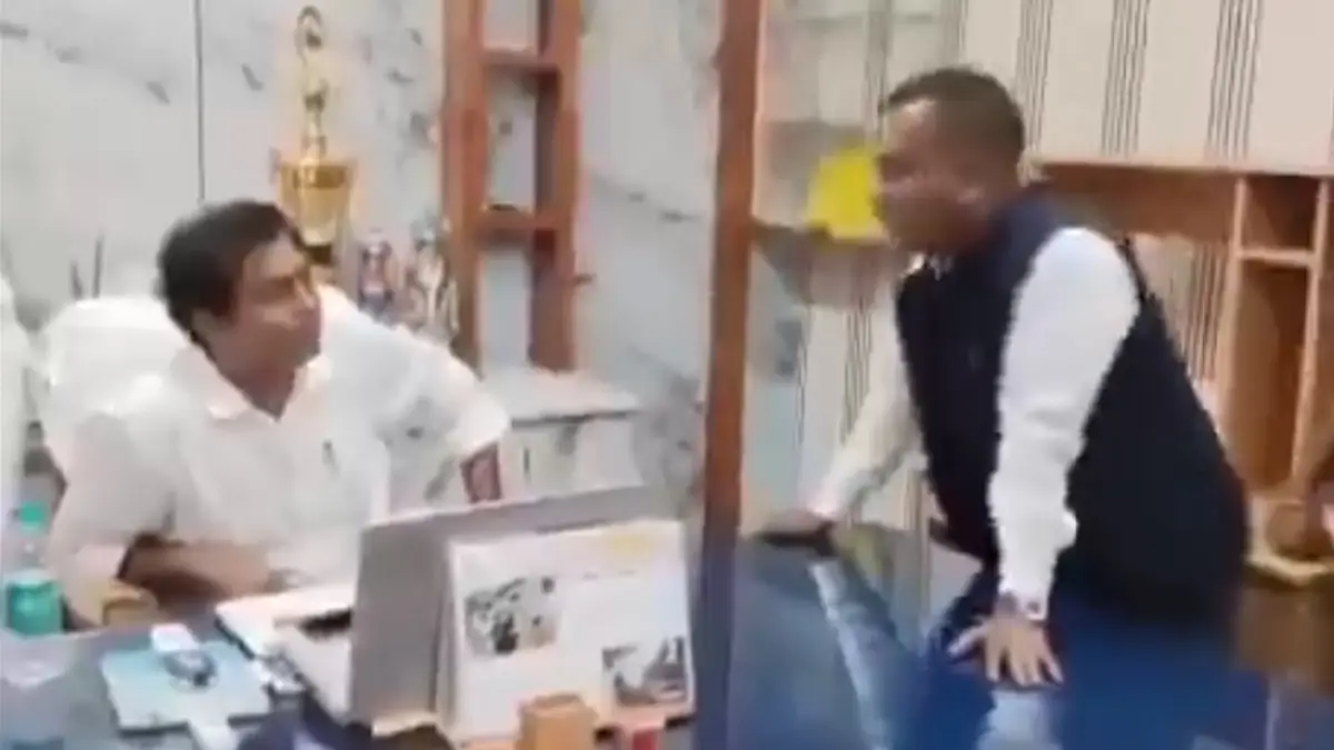 Manoj Tigga: প্রশাসনিক অফিসে বসে তৃণমূল করা যাবে না. টেবিল চাপড়ে বিডিও-কে ধমক বিজেপি সাংসদ মনোজ টিগ্গার