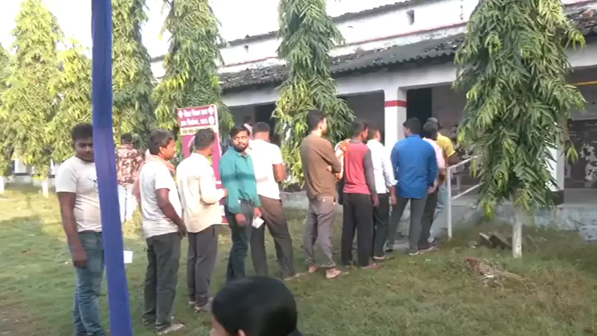 Bihar Elections 2025: বিহার বিধানসভা নির্বাচনে প্রথম ধাপের ভোটগ্রহণ শুরু, দেখুন ভিডিও